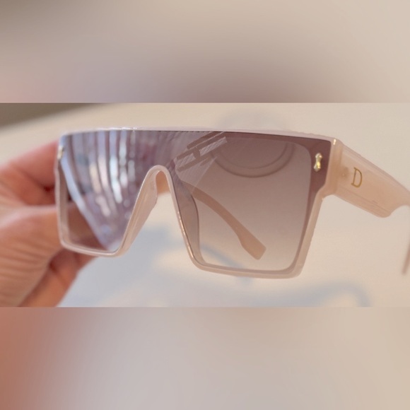 ✨ Oversized Shield Sunglasses – Designer-Inspired ✨ - Picture 2 of 6